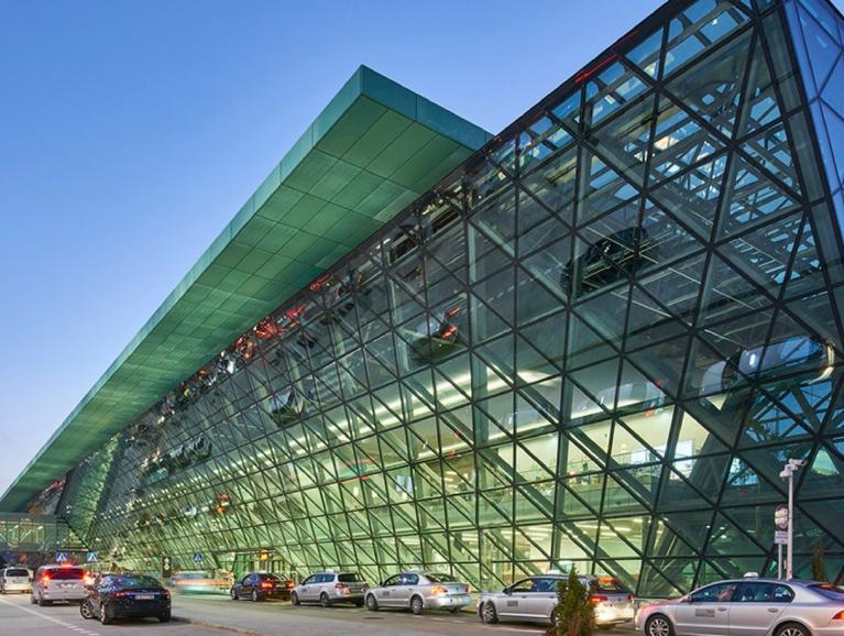 Aeroporto di Cracovia progetti saint gobain glass facciate